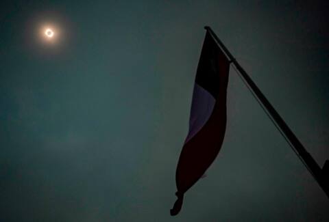 Eclipse solar total: el sur de Chile y Argentina cayeron en la oscuridad