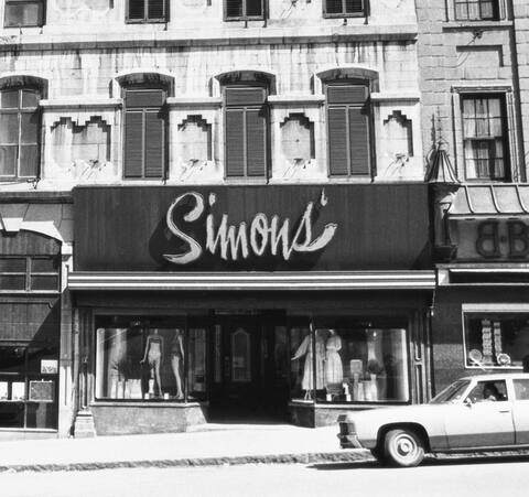 La devanture du magasin Simons au début des années 1960.
