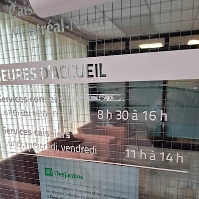 Jean-Pierre Daigneau, with a petition from the tenants of Residences Portofino, condemns the closing of the Desjardins service center in his constituency.