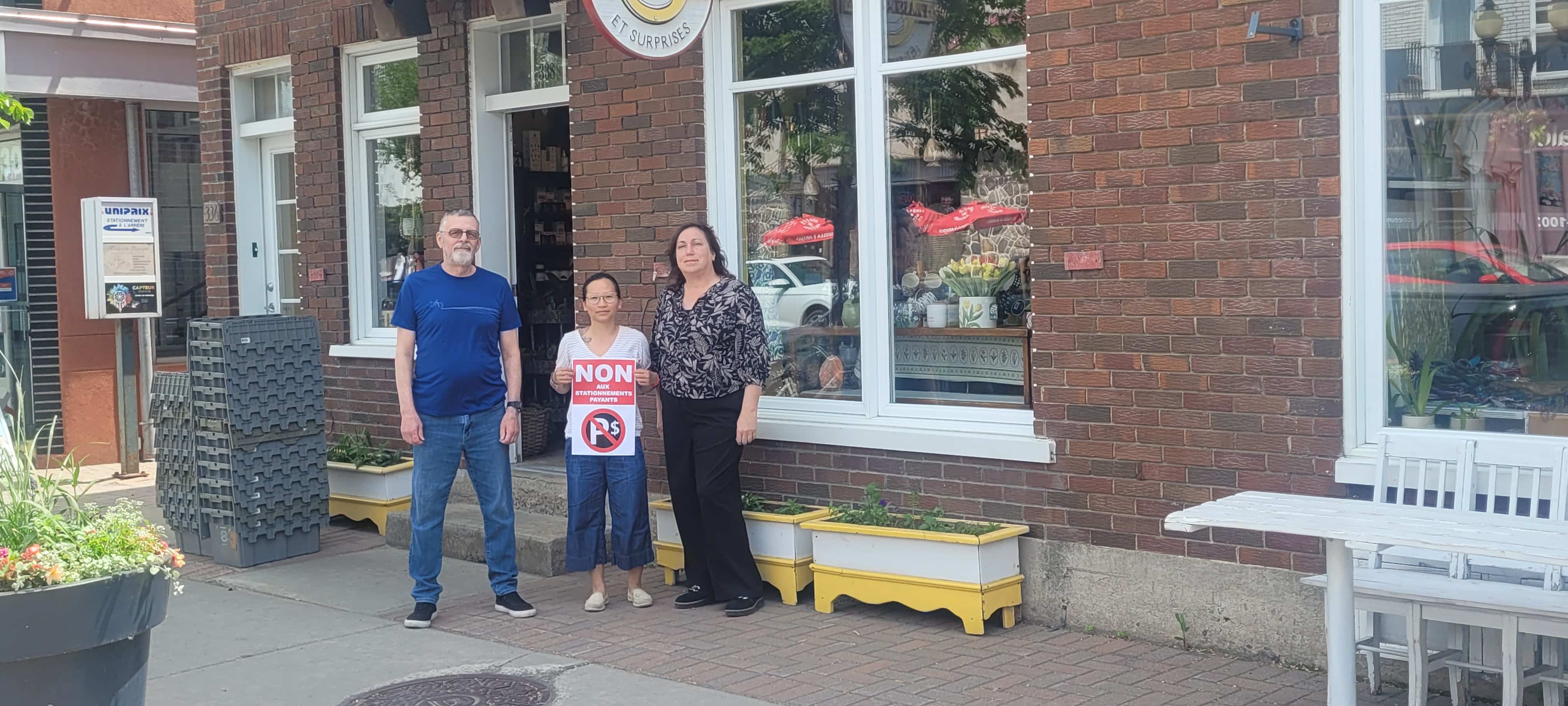 L’Assomption: des citoyens et des commerçants en colère dénoncent le projet du maire d’implanter des parcomètres dans le centre-ville