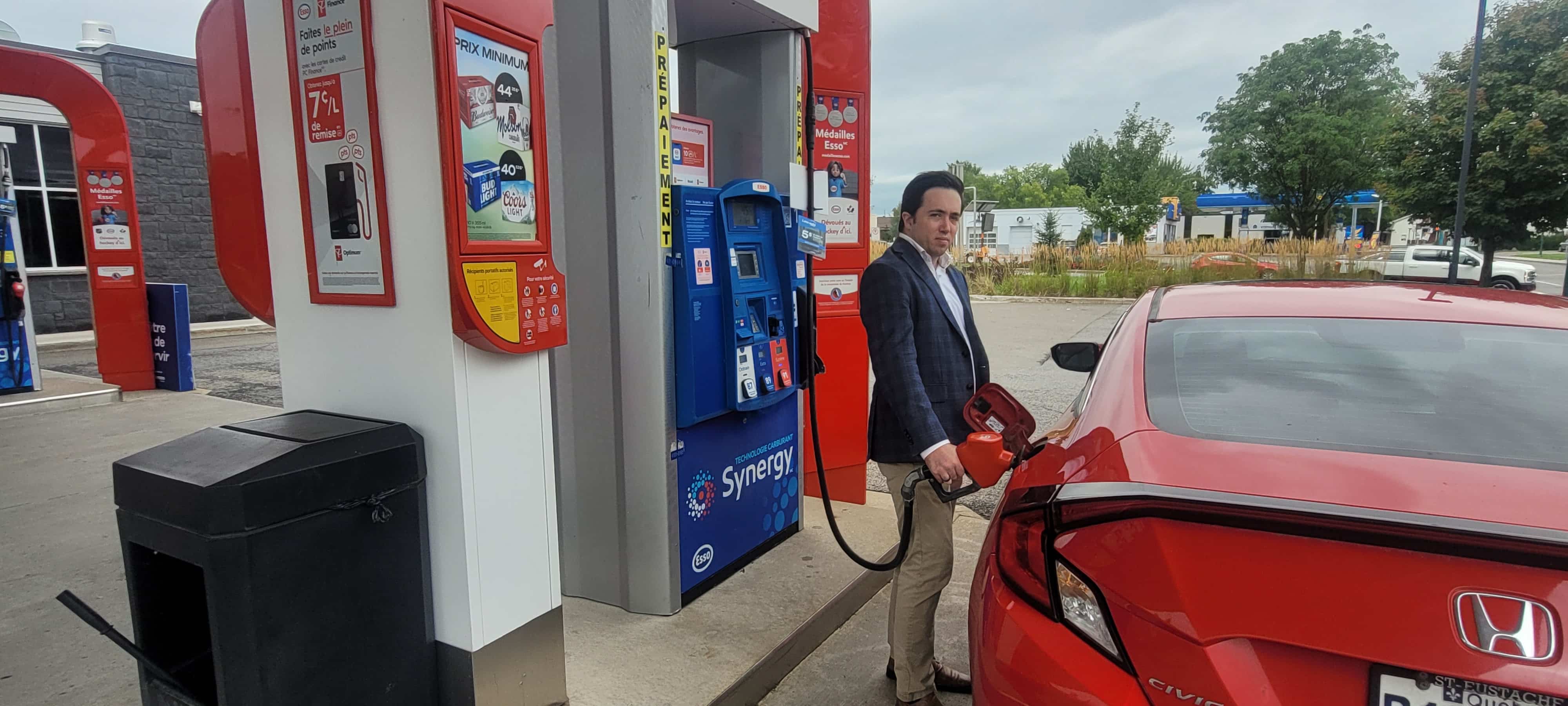 Les automobilistes montréalais pourraient payer près de la moitié de leur essence en taxes d'ici 2030
