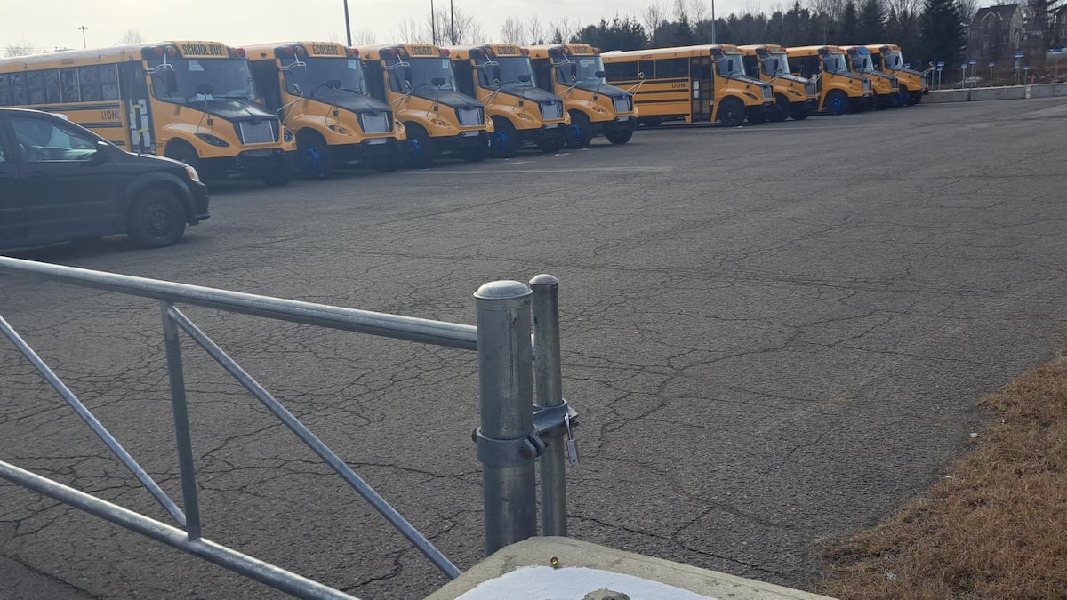 400 mises à pied temporaires: un cadenas devant l’usine au lendemain de l’annonce chez Lion Électrique