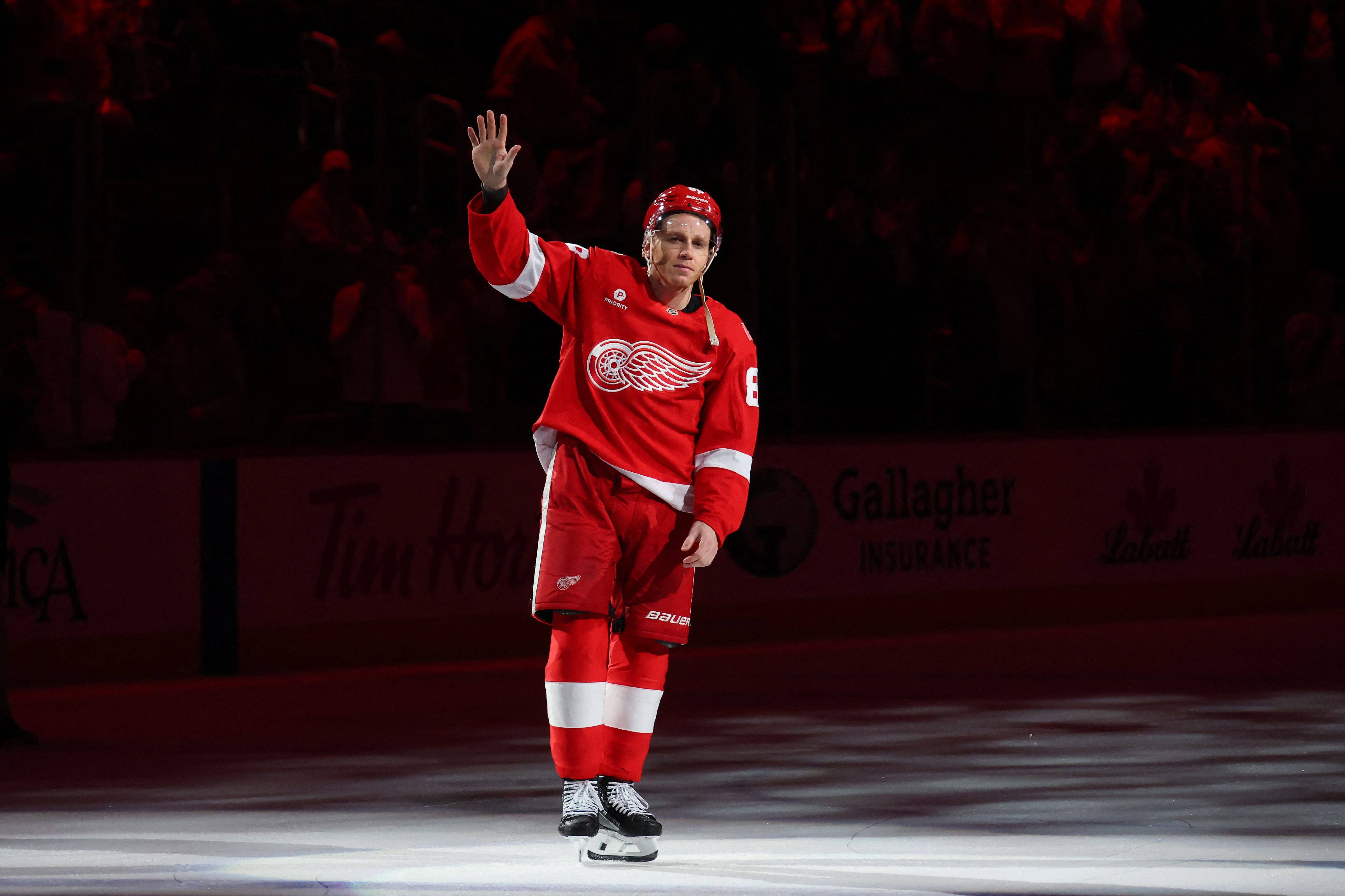 Patrick Kane, nomeado estreia étoile du match, após ter marcado ses 499e e 500e buts, em 8 de janeiro de 2026, em Detroit.