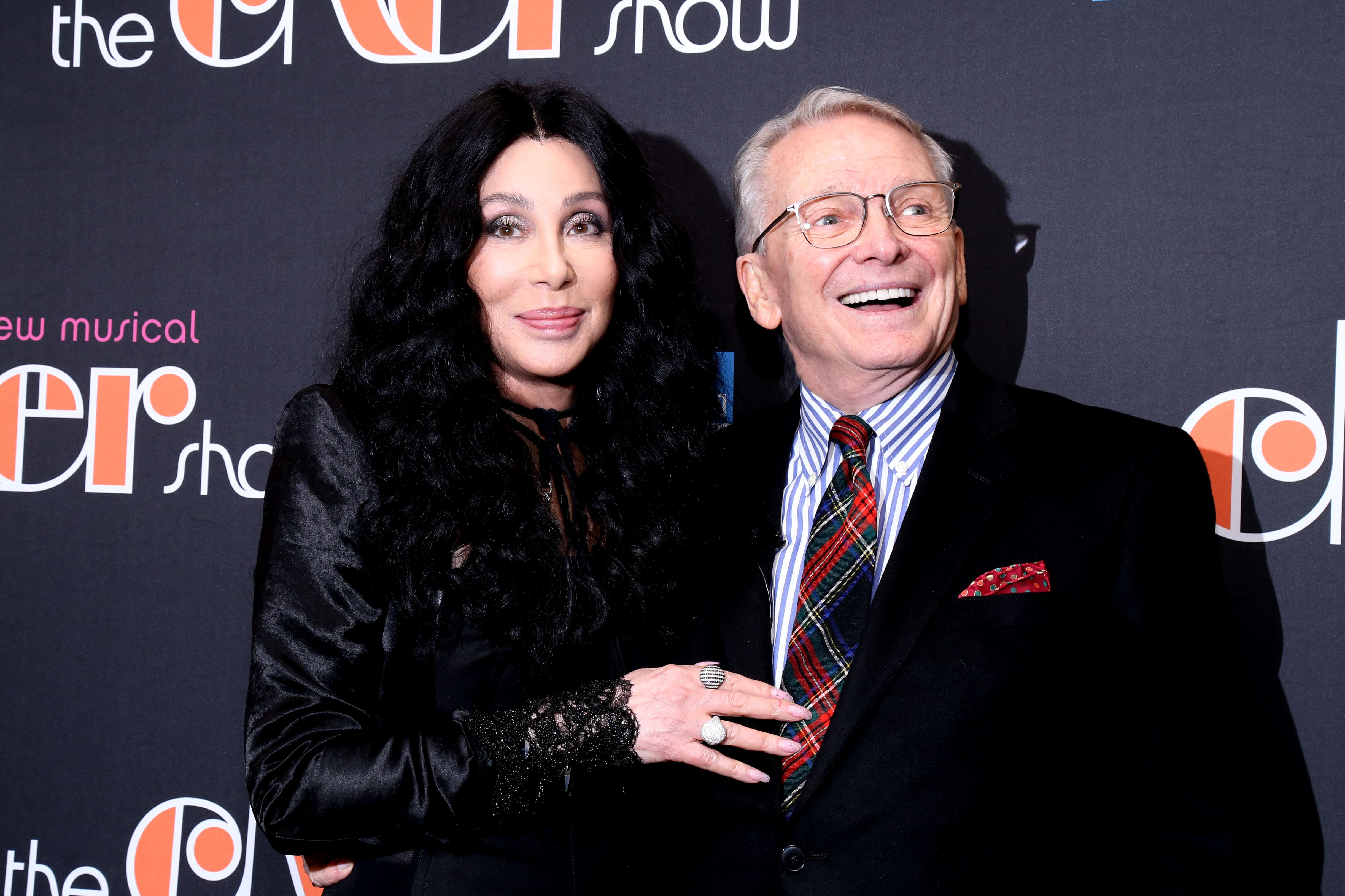 Bob Mackie, l’homme derrière les costumes les plus flamboyants de Cher, est mort