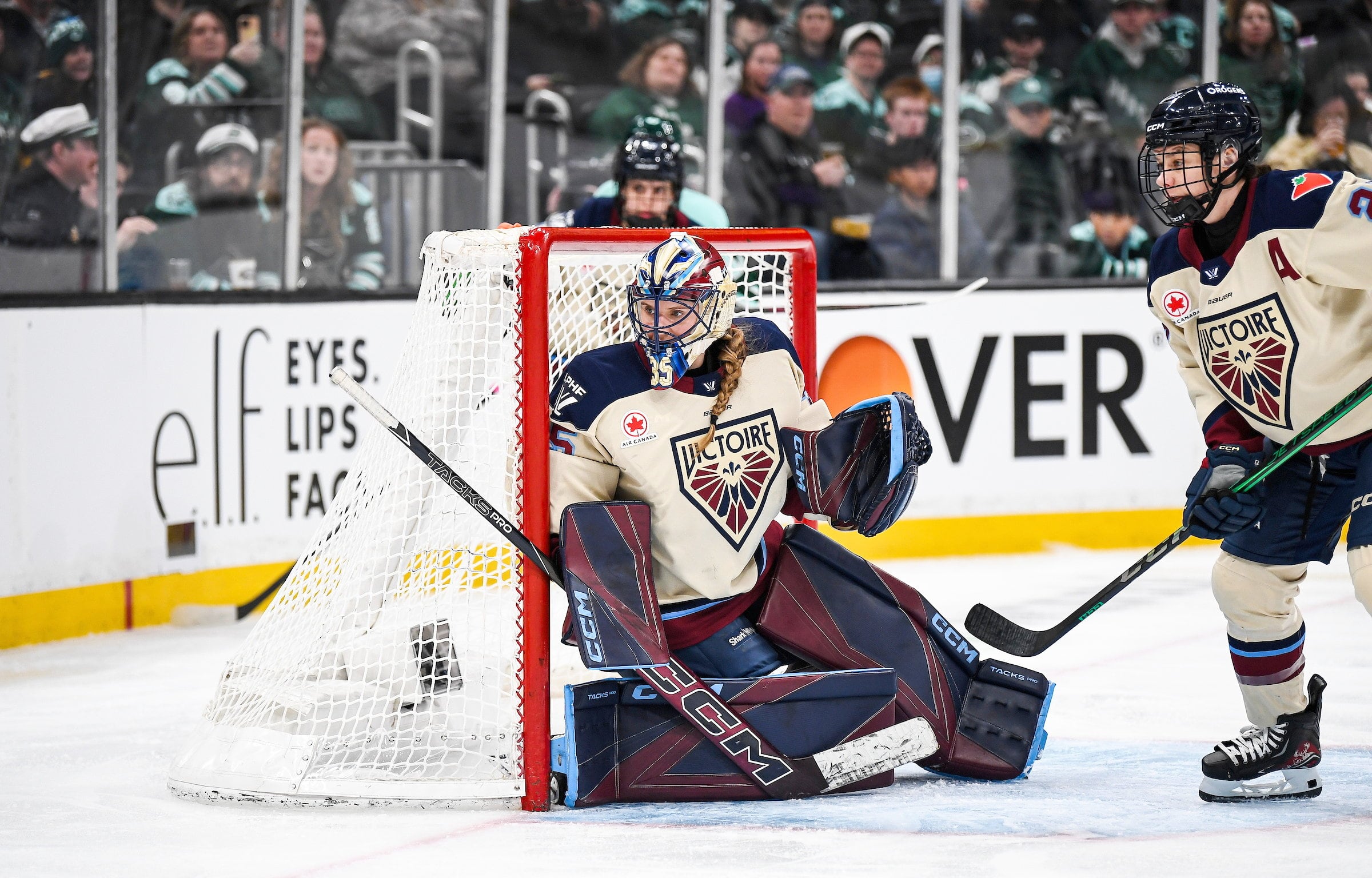 LPHF: Ann-Renée Desbiens au sommet de son art avec la Victoire de Montréal