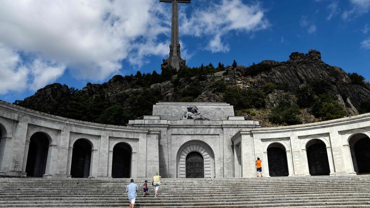 Spain: The exhumation of the victims of the Spanish Civil War begins in Franco’s former mausoleum Spain: The exhumation of the victims of the Spanish Civil War begins in Franco’s former mausoleum