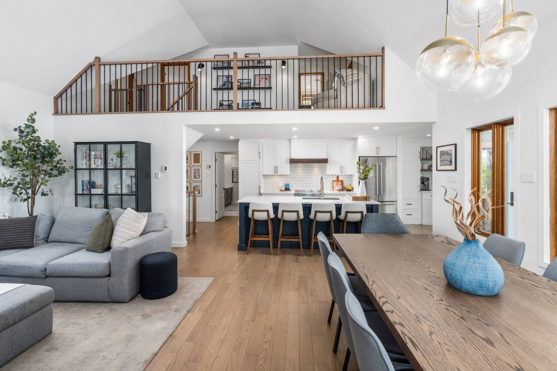 Une luxueuse maison avec vue panoramique sur le bord de l’eau à vendre