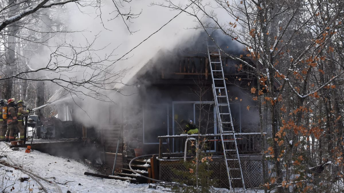 Un incendie ravage un chalet à Chertsey