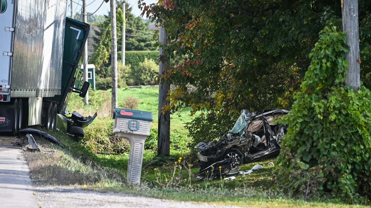 Collision Avec Un Poids Lourd: Un Jeune De 18 Ans Entre La Vie Et L...