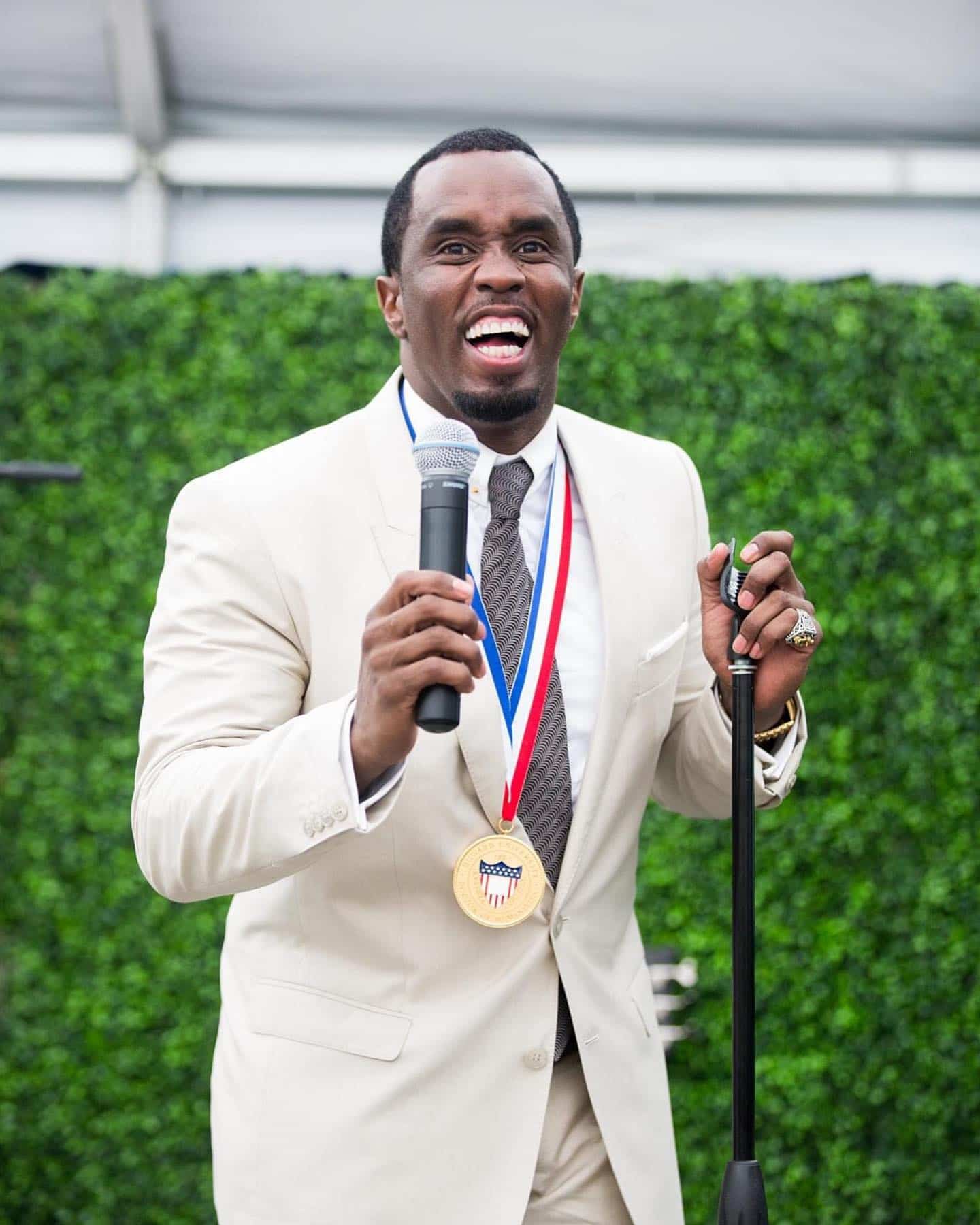 Il tenterait de corrompre le jury depuis la prison