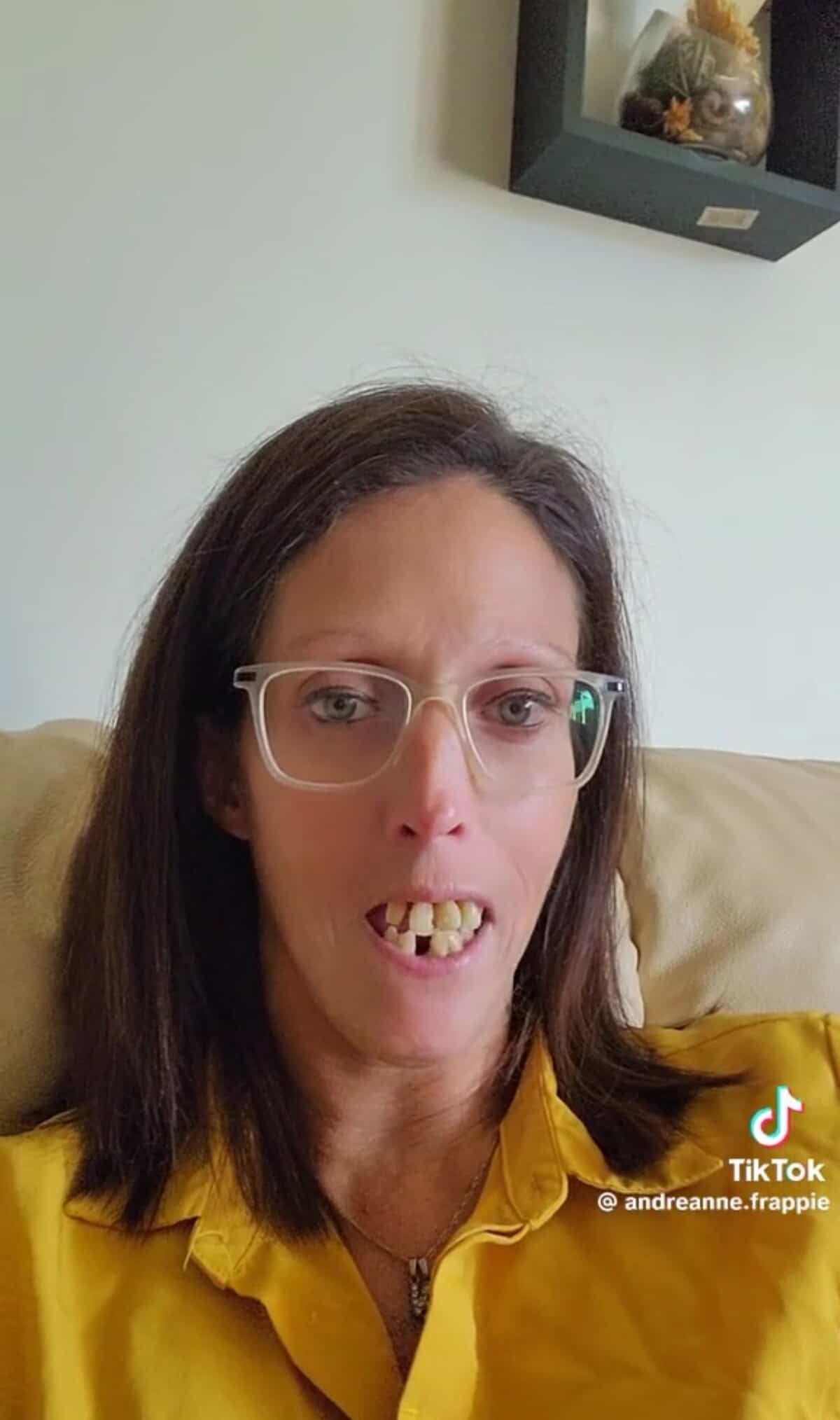 Une Québécoise n'a plus honte de son sourire grâce à la générosité des internautes