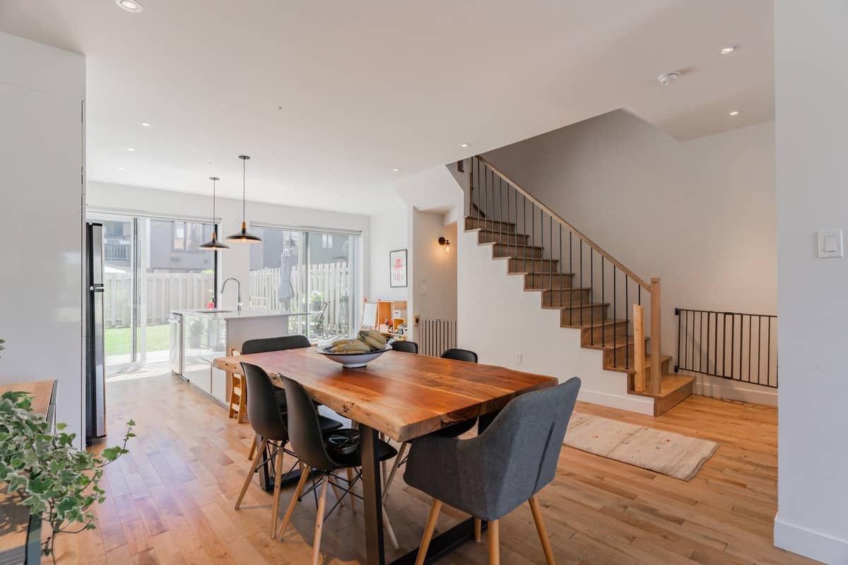 Une jolie maison de ville à vendre pour 1 099 000$