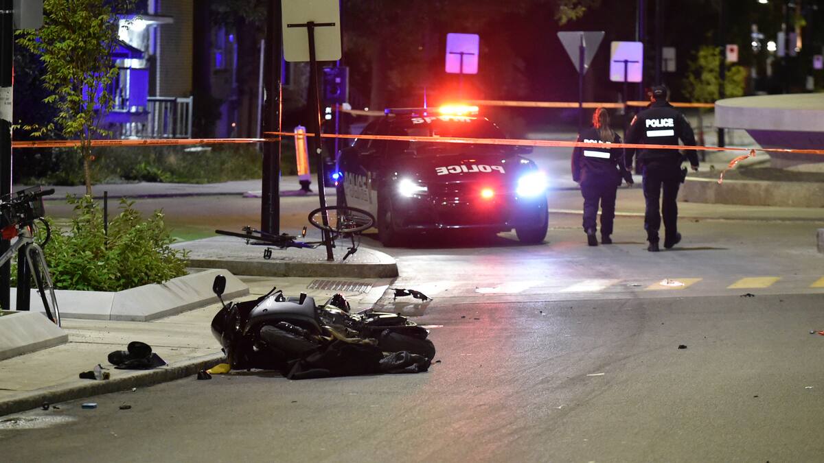 Un motocycliste blessé après une collision avec une structure de béton