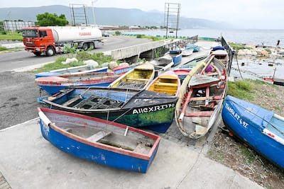 Os barcos foram amarrados para que o furacão chegasse ao leste de Kingston no sábado.