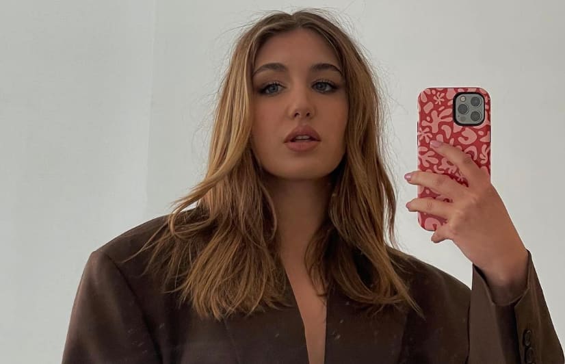 Sophie Nélisse dévoile ses jambes interminables