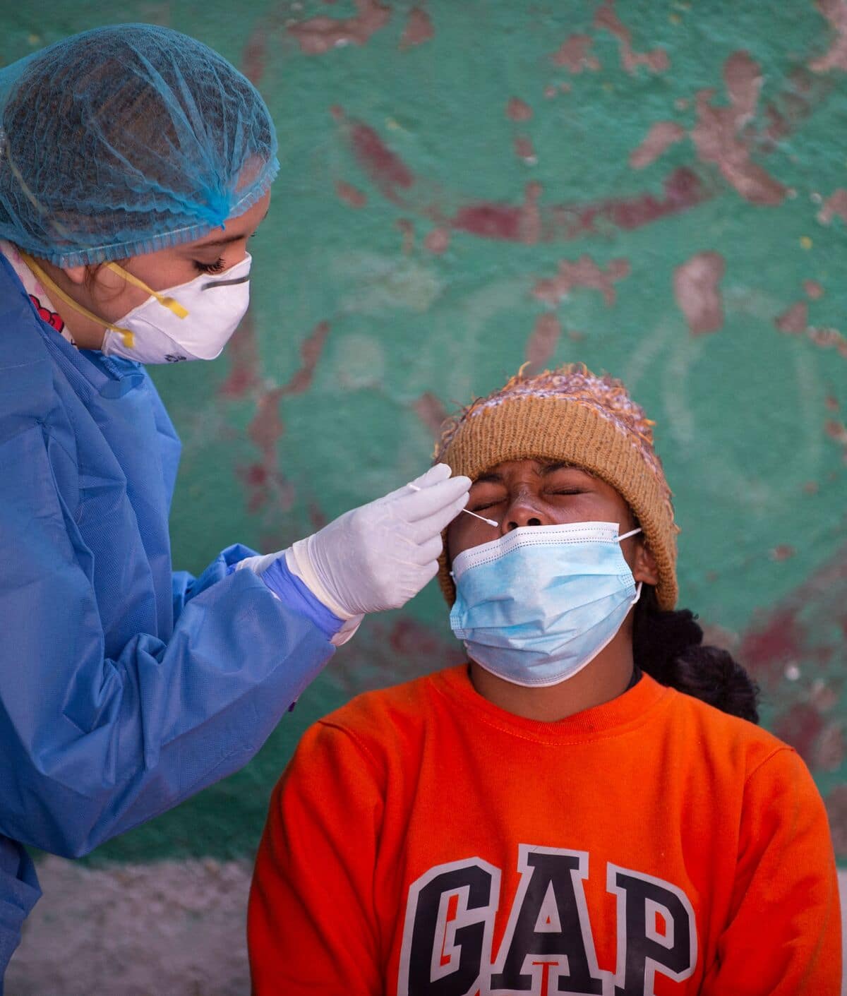 COVID-19 : les contaminations quotidiennes pr&egrave;s de leur record aux &Eacute;tats-Unis
