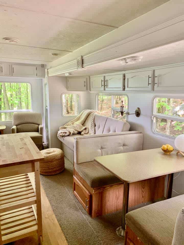 Une roulotte rénovée et bien décorée à vendre