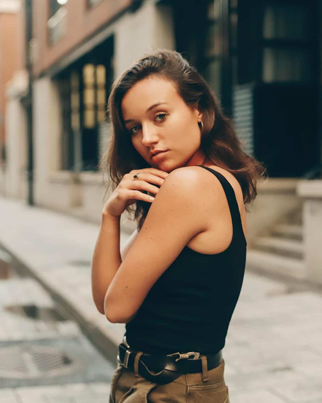 On fouille dans la garde-robe de Meghan Oak