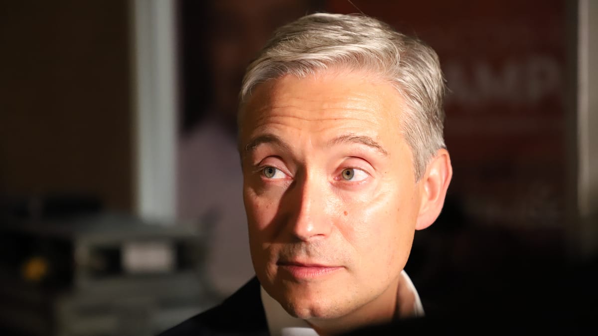 «Inacceptable» : le ministre Champagne va rencontrer le PDG de Rogers