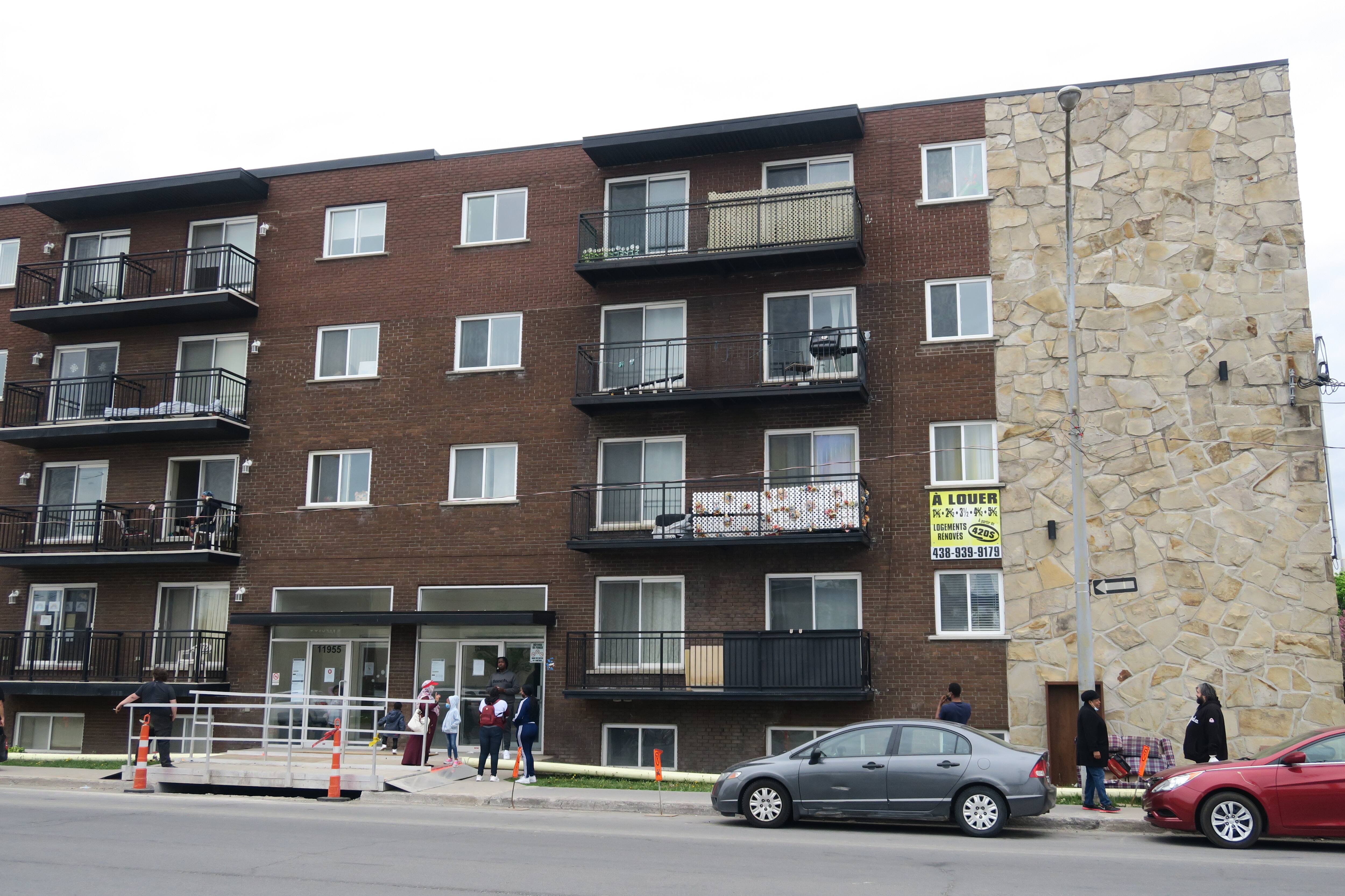 7 Mois A L Hotel Aux Frais De La Ville De Montreal 24 Heures Mtl