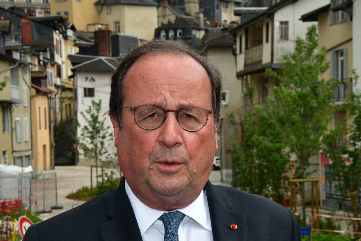 &Eacute;lections en France: l'ex-pr&eacute;sident Fran&ccedil;ois Hollande confirme sa candidature, car la &laquo;situation est grave&raquo;