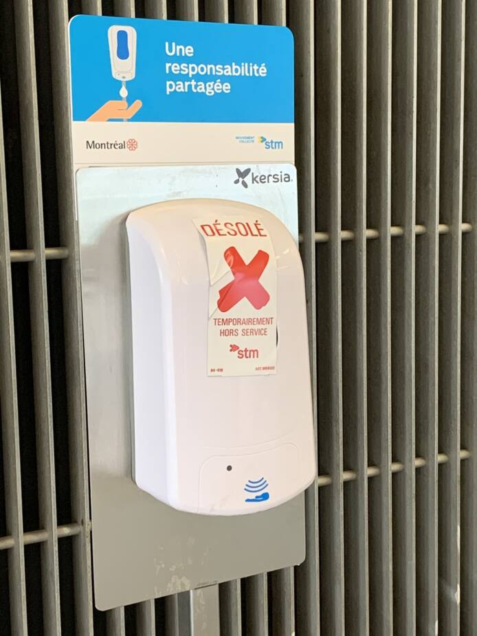 Image principale de l'article Des bornes de désinfectants déjà vandalisées