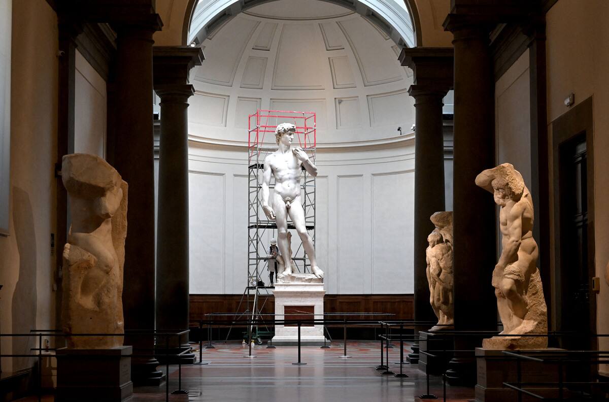 La restauratrice personnelle du David de Michel-Ange le nettoie au ...