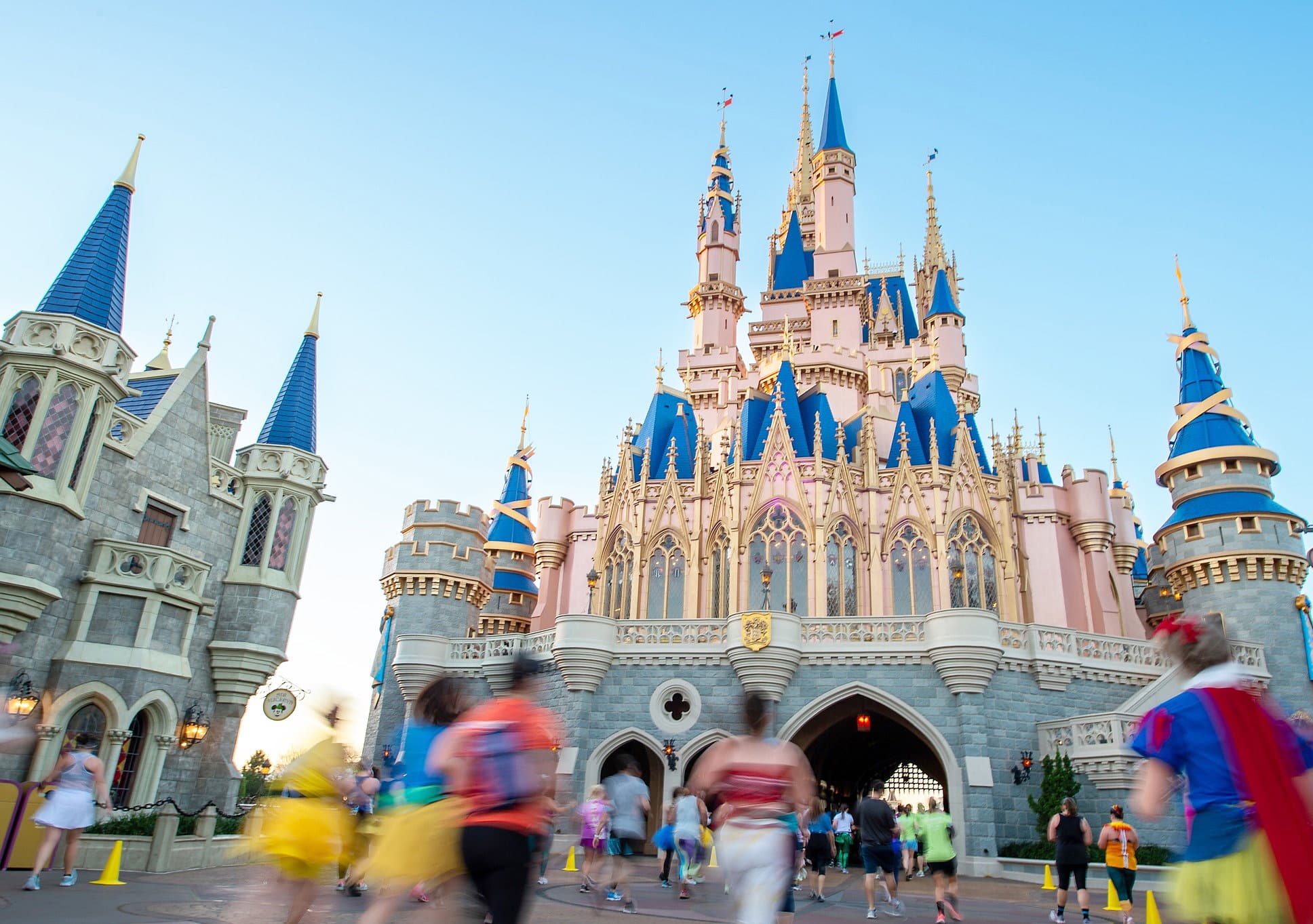 Service d&rsquo;acc&egrave;s aux personnes handicap&eacute;es: les parcs Disney durcissent leurs crit&egrave;res pour les files d&rsquo;attente