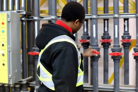 Armel Yonjoua Kuibou, of Cameroonian origin, studied industrial mechanics in Shawinigan.