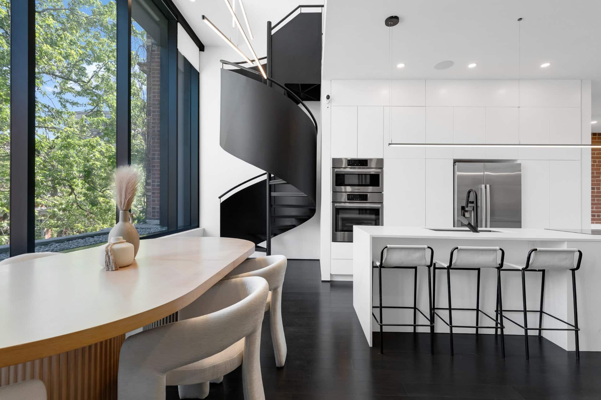 Une maison architecturale à vendre pour 3.8M$