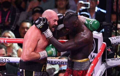 Boxe: Fury terrasse encore Wilder au terme d’un des plus grands combats de l’histoire