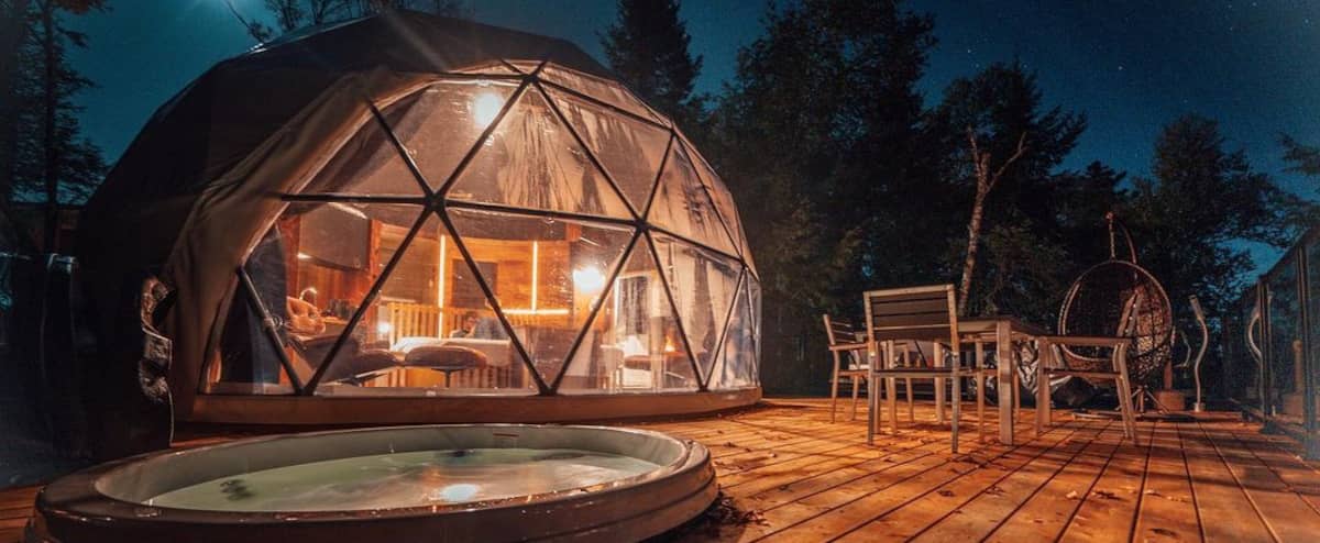 Glamping: 11 dômes à louer dans les forêts (bientôt multicolores) du Québec