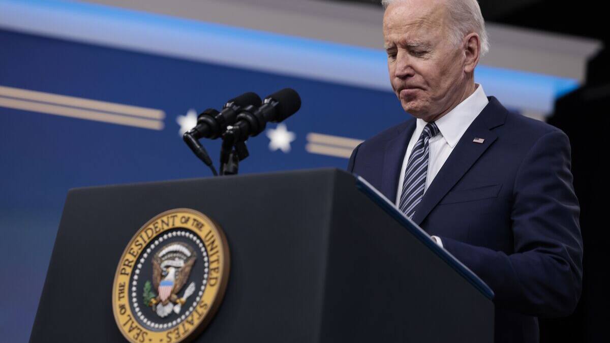 Biden promet de «soulager les ménages» confrontés à la hausse du prix de l'essence