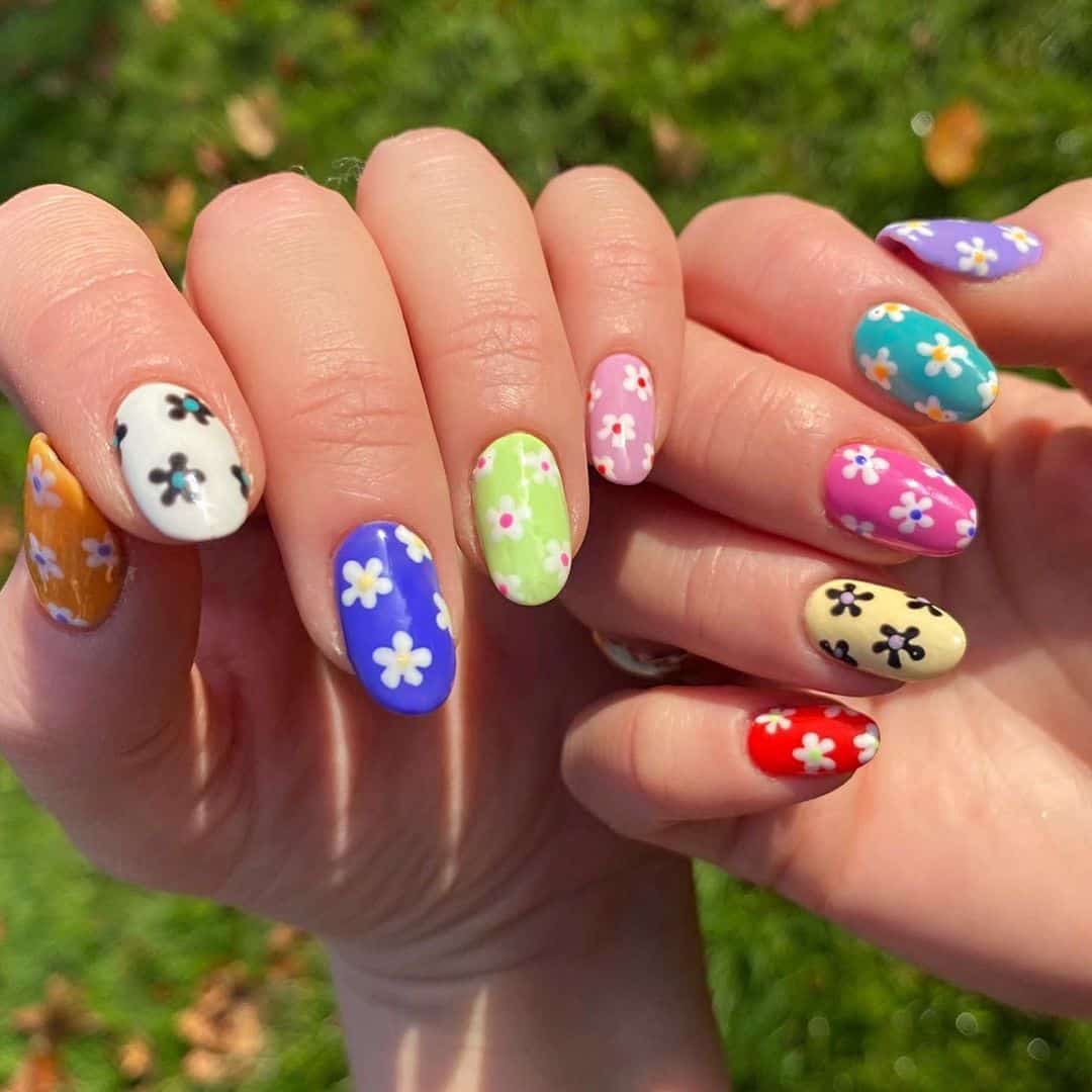 16 manucures fleuries pour célébrer le printemps