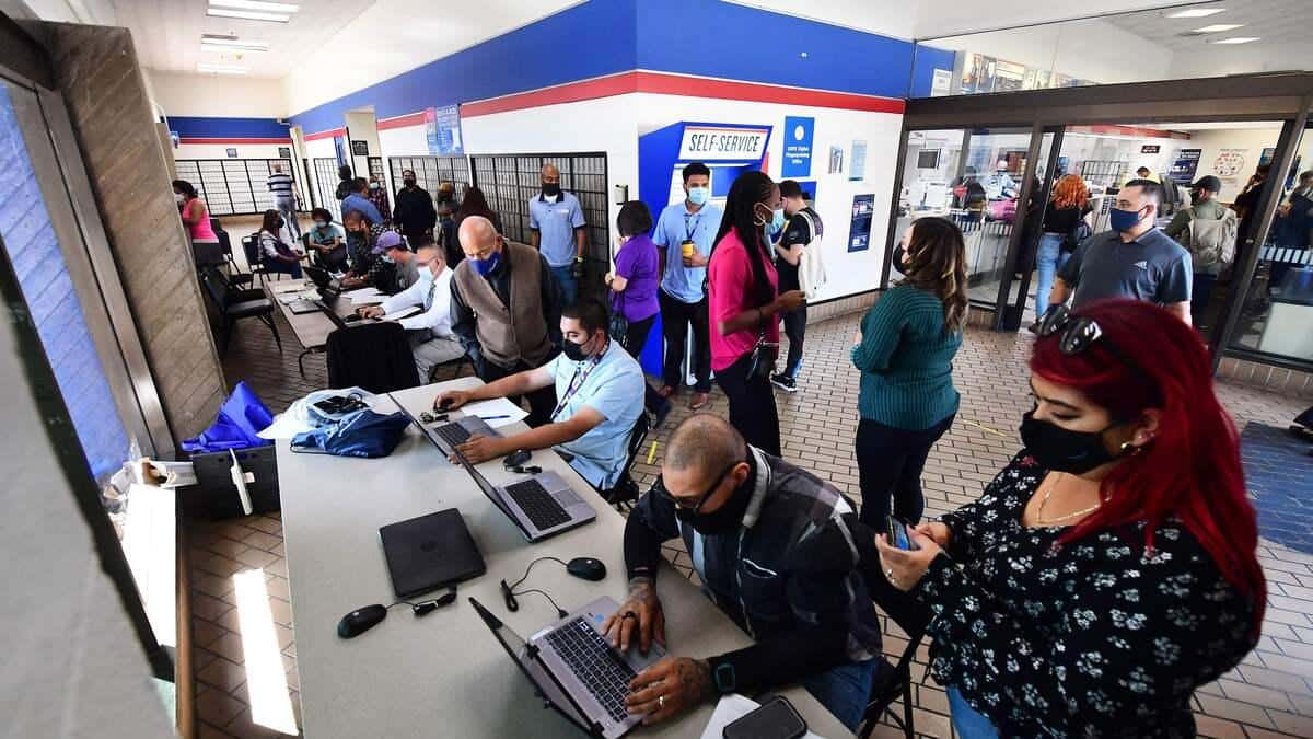 L'emploi se redresse aux États-Unis, pied de nez au variant Delta