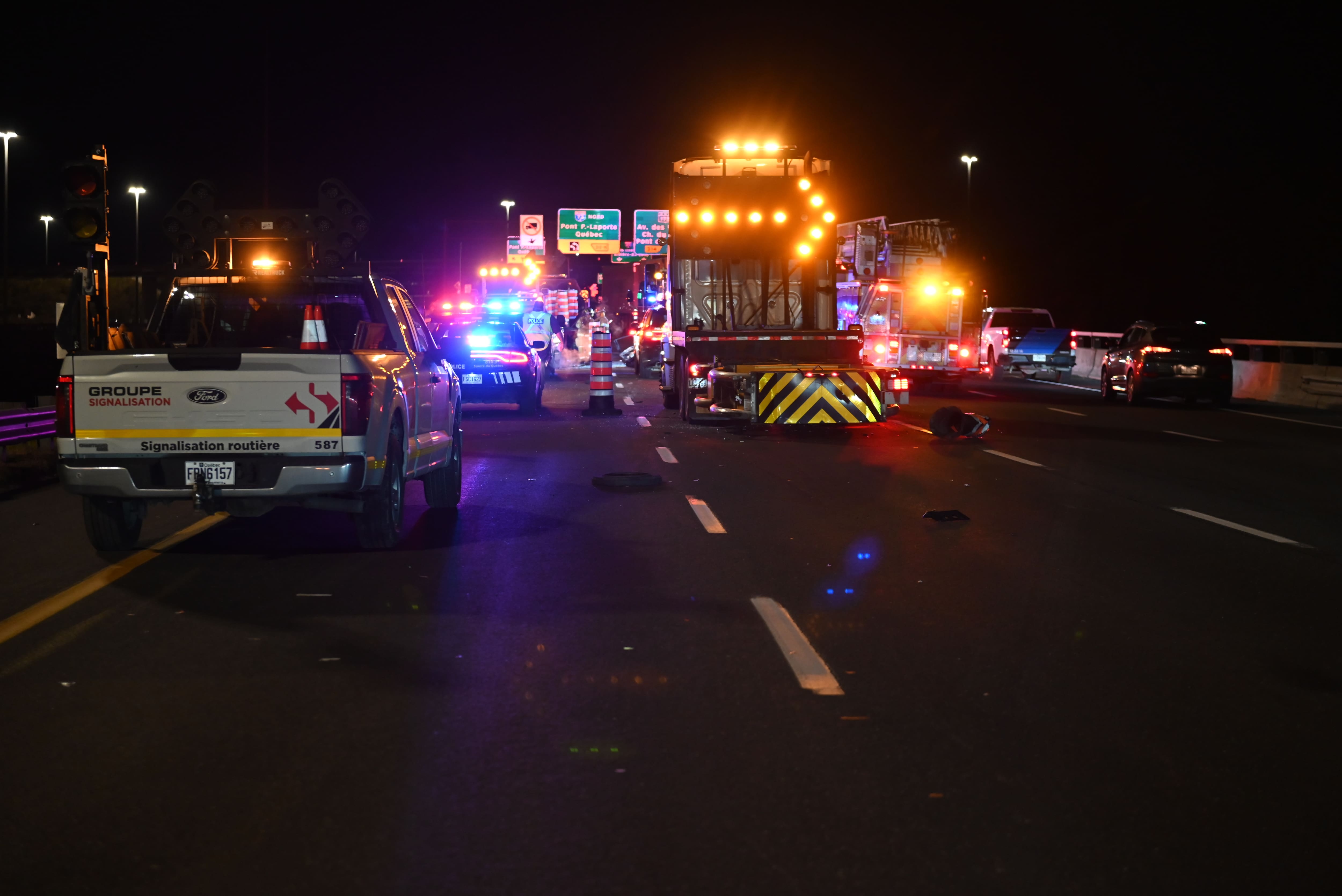 [IMAGES] Collision à plusieurs véhicules à Lévis: Deux travailleurs gravement blessés
