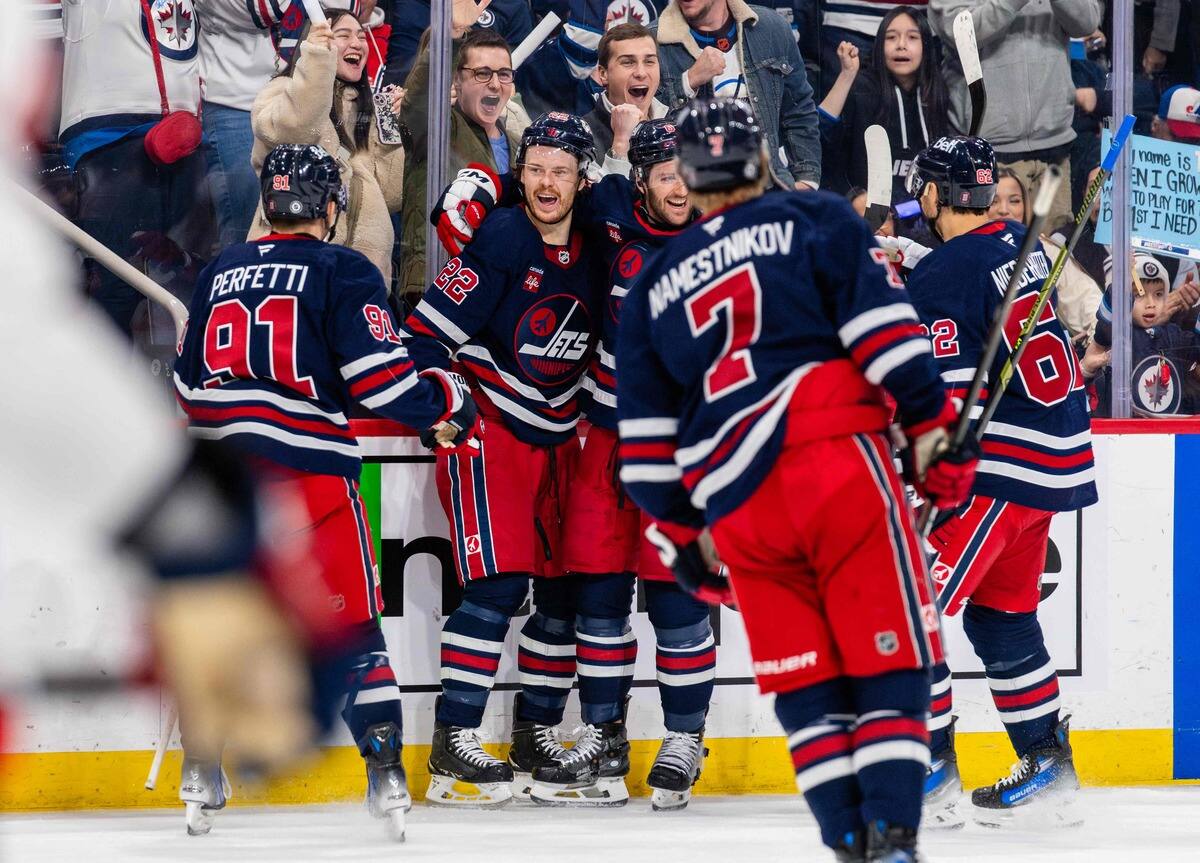 そして1つ！最初のカナダのチームがNHL予選シリーズのチケットを取得します