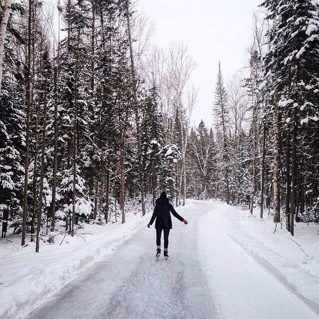 Le Sentier Glacé De La Bleuetière Goulet Centre-Du-Québec  . Le Thème De La Santé, Des Maladies Et Du Médecin.