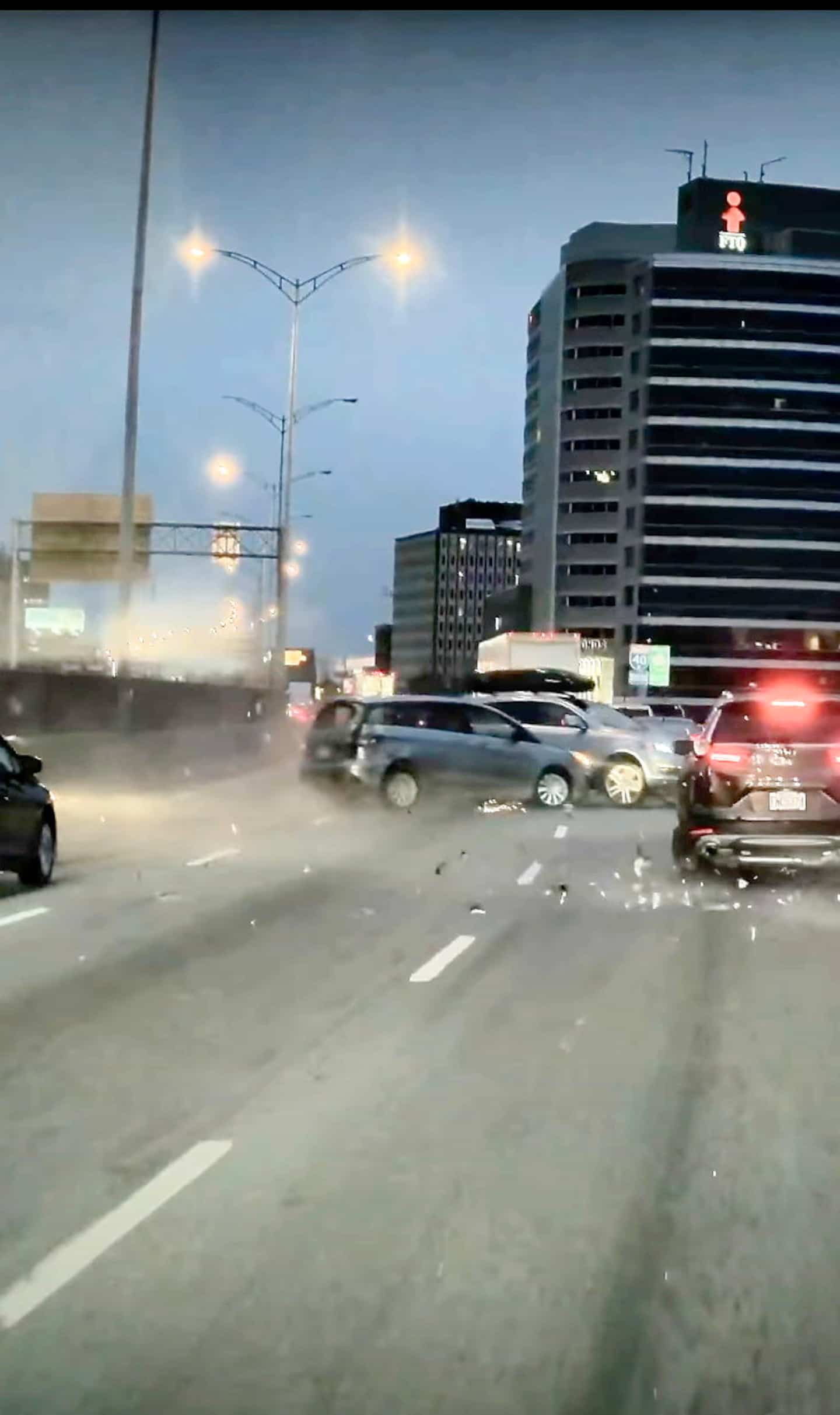 Une collision spectaculaire filmée sur l'autoroute 40 à cause d'un chauffard