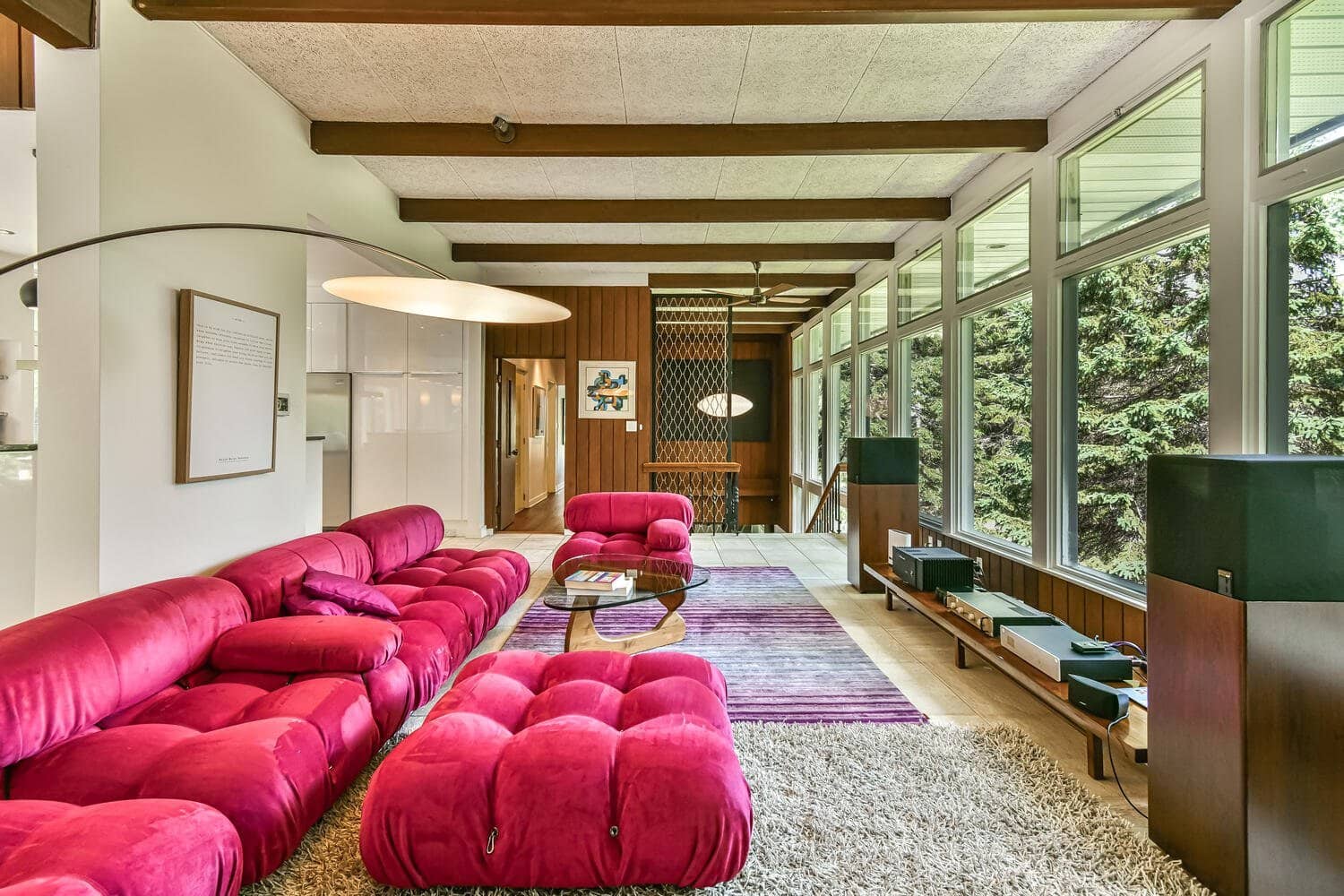 Une maison mid-century-modern à vendre pour 1.4M$