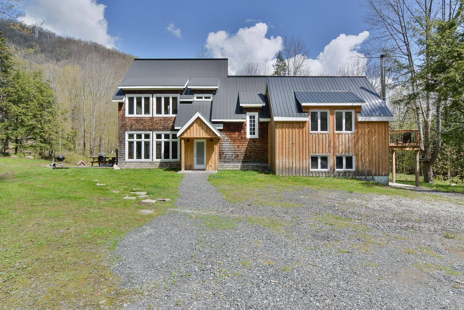 Une sublime maison de campagne de Bromont à vendre à 1 372 000 Silo 57