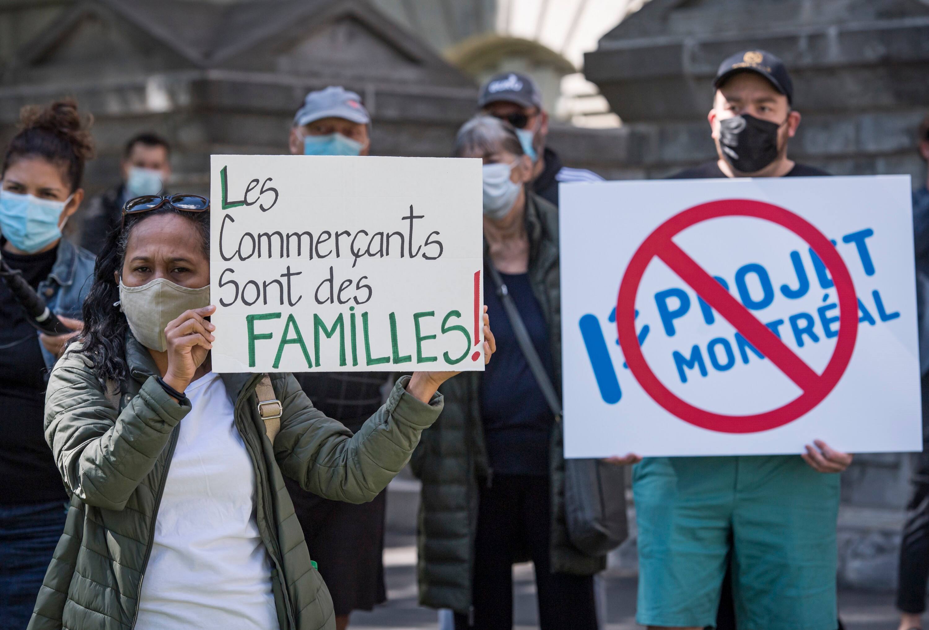 Hotel De Ville Manifestation Contre Les Decisions De Projet Montreal 24 Heures Mtl