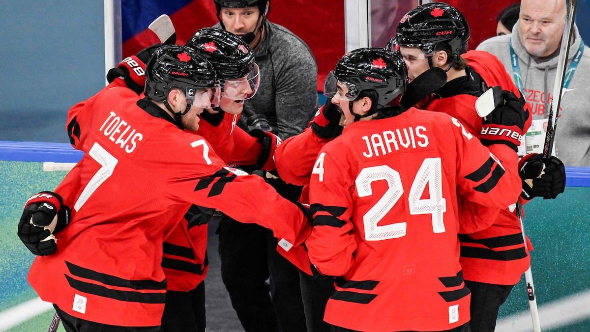 Hockey masculin : le Canada évite la catastrophe et passe en demi-finale aux Jeux d'Italie