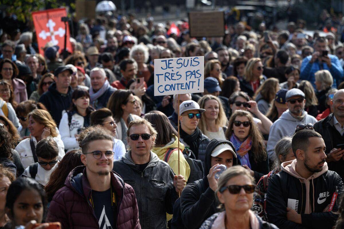 COVID-19 : plusieurs milliers de manifestants &agrave; Gen&egrave;ve contre les restrictions sanitaires