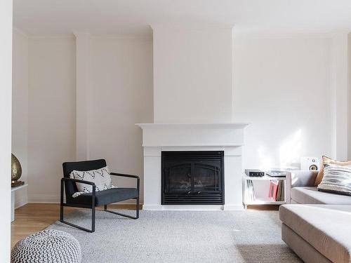 Une maison avec une magnifique cour pour 989 000$