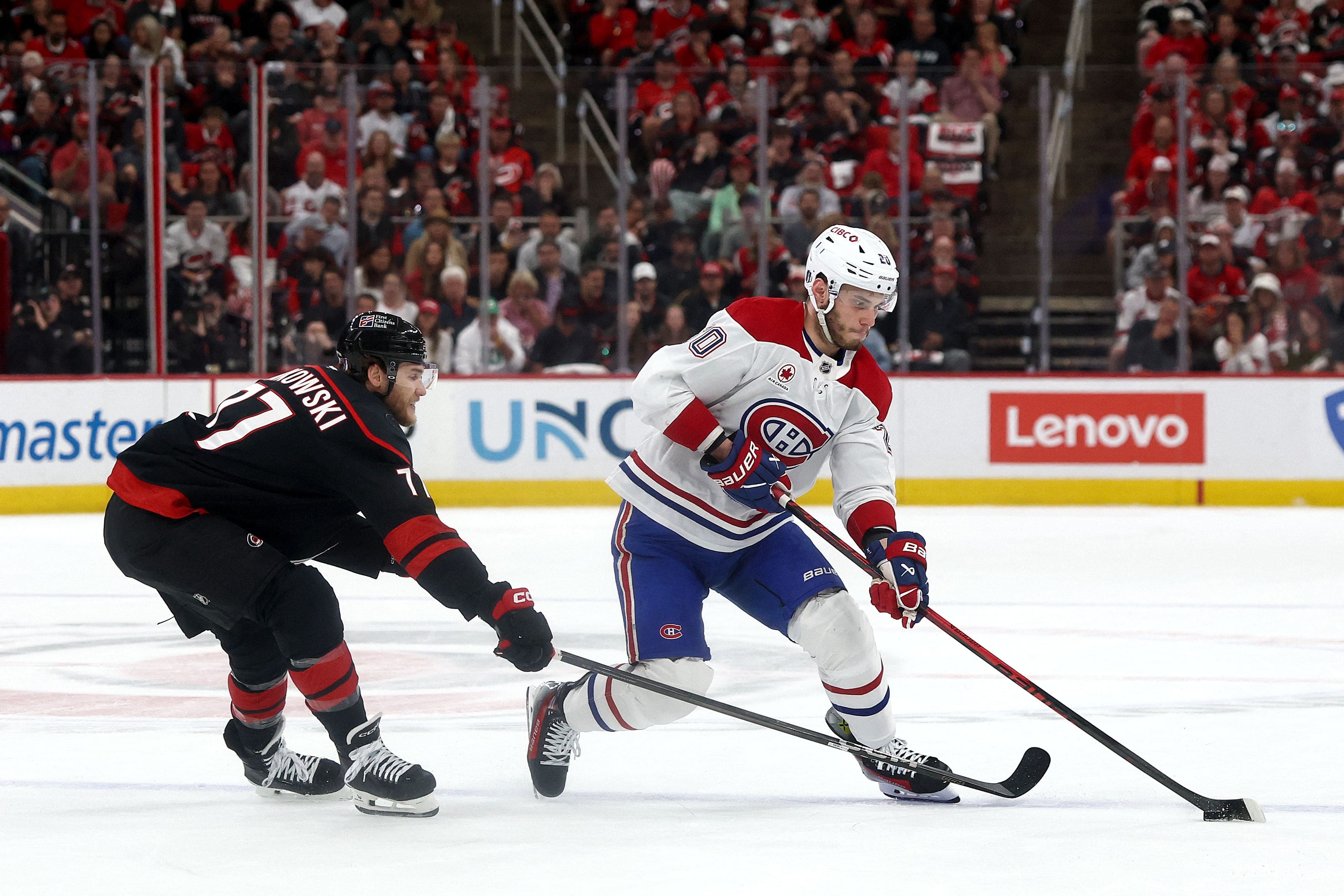 «C’est un joueur incroyable»: Crosby louange Slafkovsky