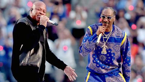 Dr. Dre and Snoop Dogg opened the show.