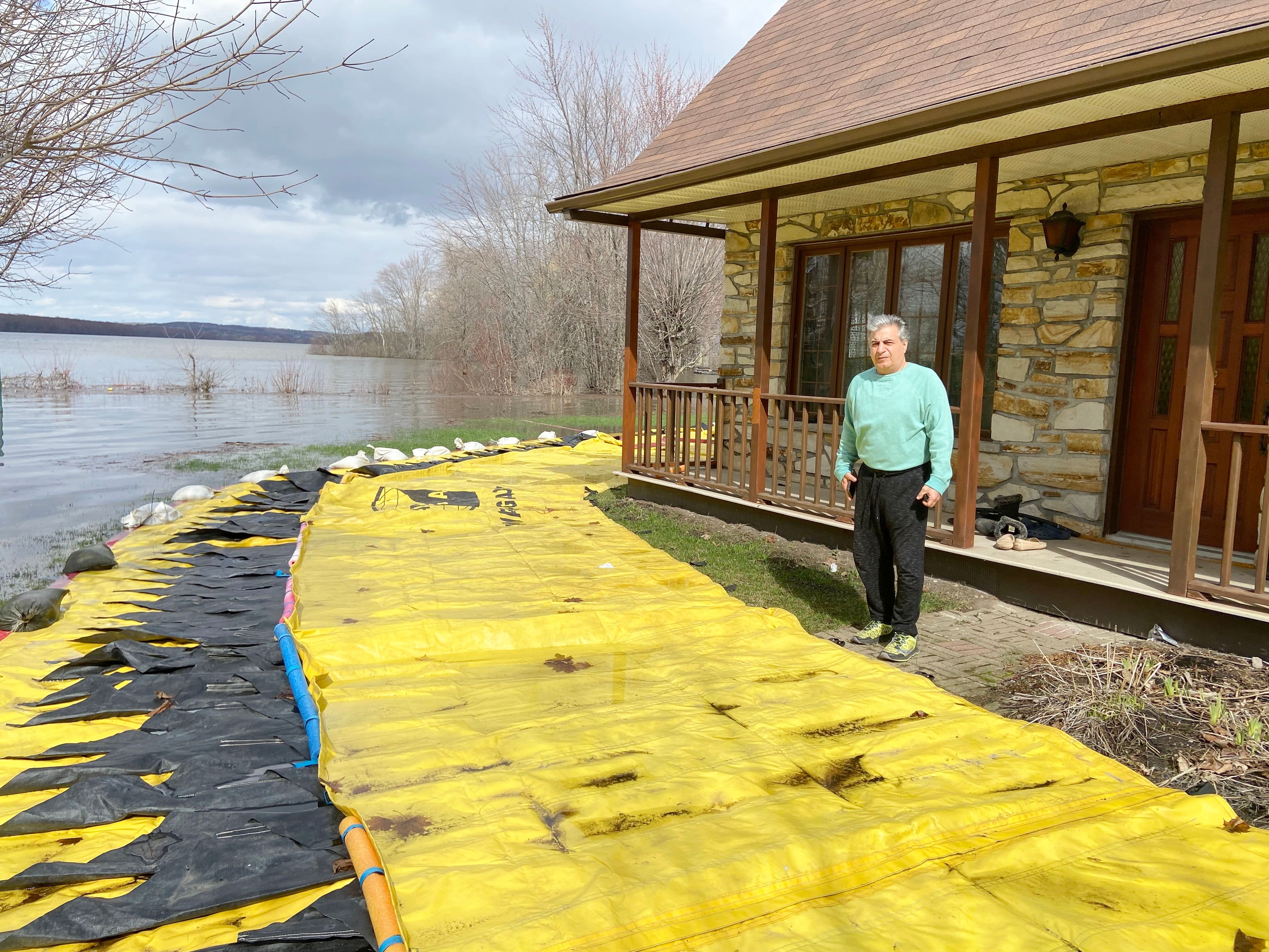 Inondations printanières: des résidents angoissent devant l’eau qui monte