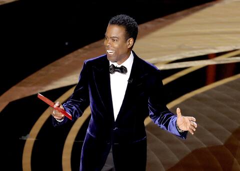 Asked to present an award, Chris Rock makes a joke regarding the hair of Jada Pinkett Smith, wife of Will Smith.