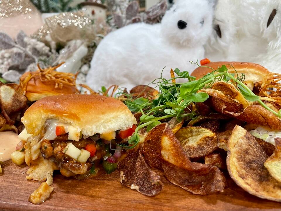 Mini sliders à l'Hawaïenne au poulet BBQ  